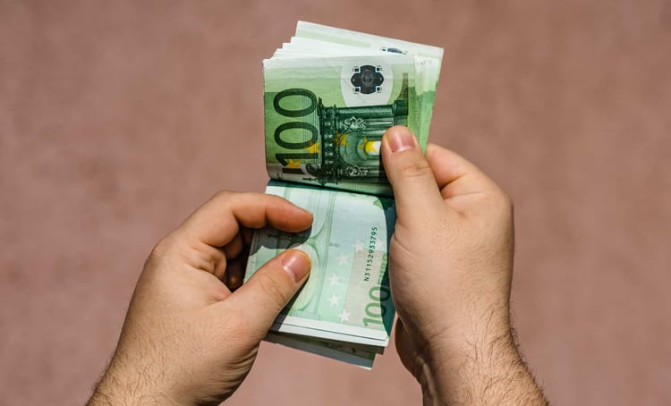 Pourquoi l’euro chute face au dinar au square d’Alger ?