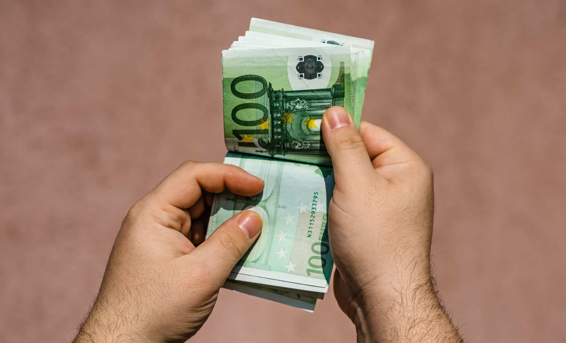 L'euro s'envole face au dinar algérien sur le marché noir
