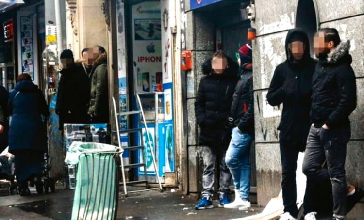 Régularisation des Algériens sans papiers : étapes clés à l’étranger