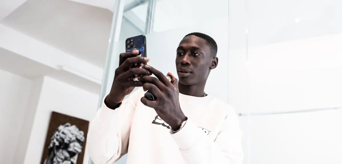 Khaby Lame à Alger : la star de TikTok et ambassadeur de l’UNICEF fait sensation