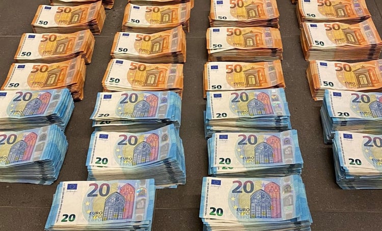 Découverte choc : 800 000 € saisis sur un Algérien en France