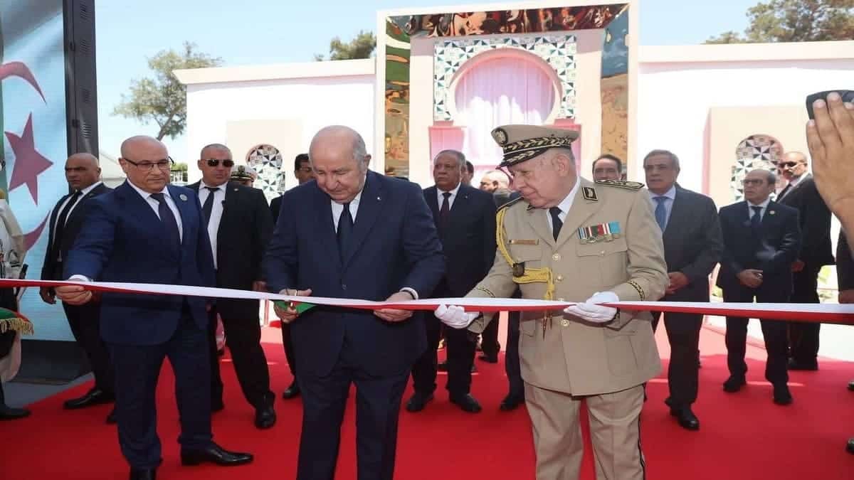 Tebboune dénonce les spéculateurs à la foire algérienne