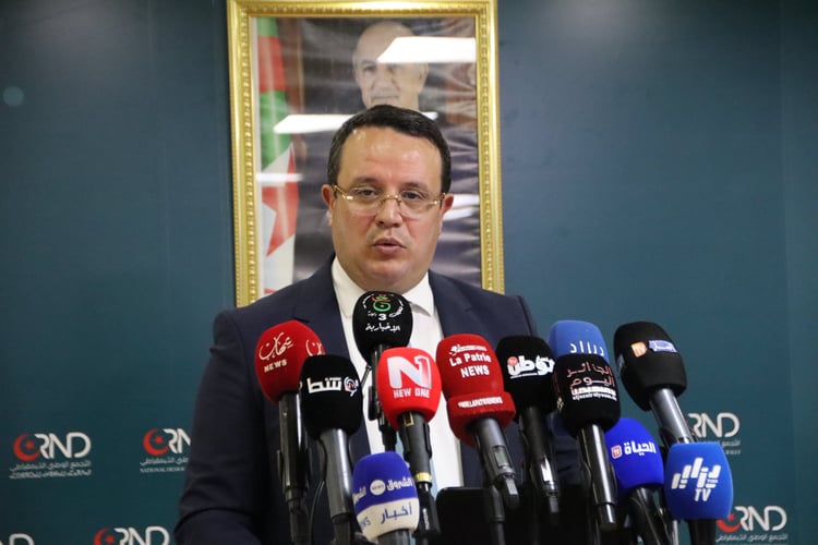 Monder Bouden incite ses enfants à apprendre Tamazight ?