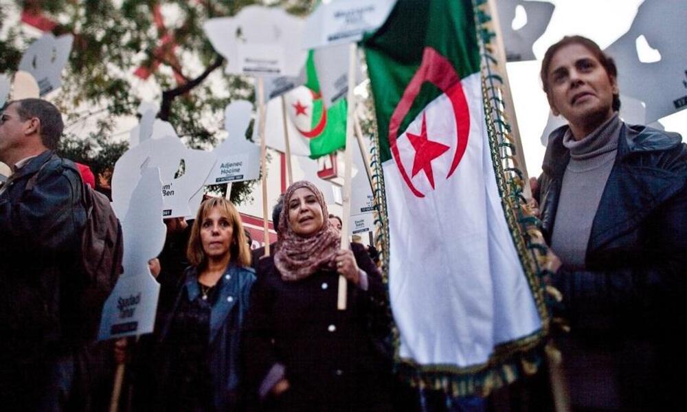 Régularisation des sans-papiers : ce qui change pour les Algériens de l’étranger