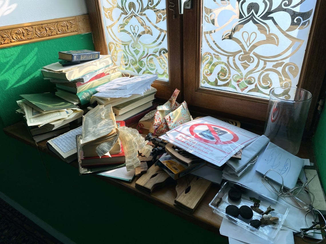 Profanation en France : une mosquée ciblée par des actes choquants