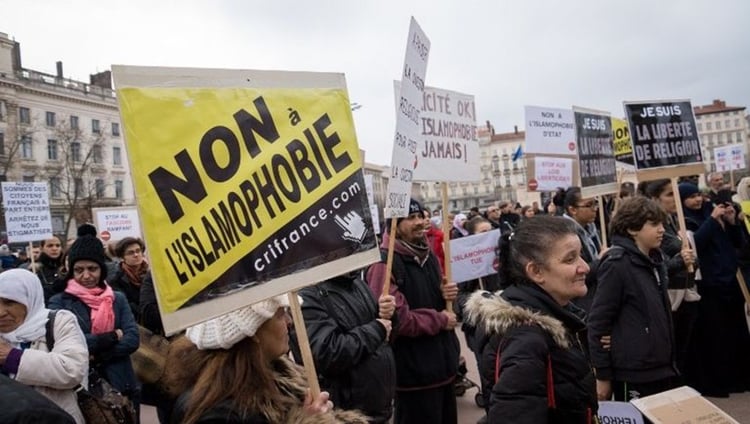 Insultes islamophobes sur du jambon dans une caserne