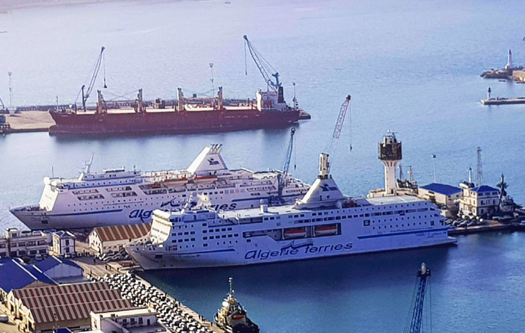 Algérie été 2026 : nouvelles mesures sur le transport de véhicules en ferry, interdiction des voitures neuves et utilitaires à Alger et Oran du 15 juin au 15 septembre.