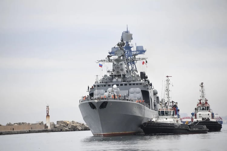 Des navires militaires russes surprennent au port d'Alger