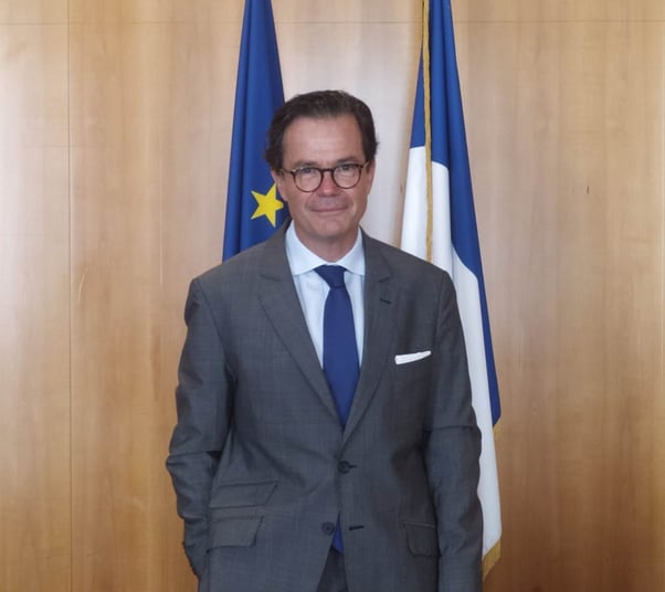 Algérie: les dessous du clash Bardella vs Macron