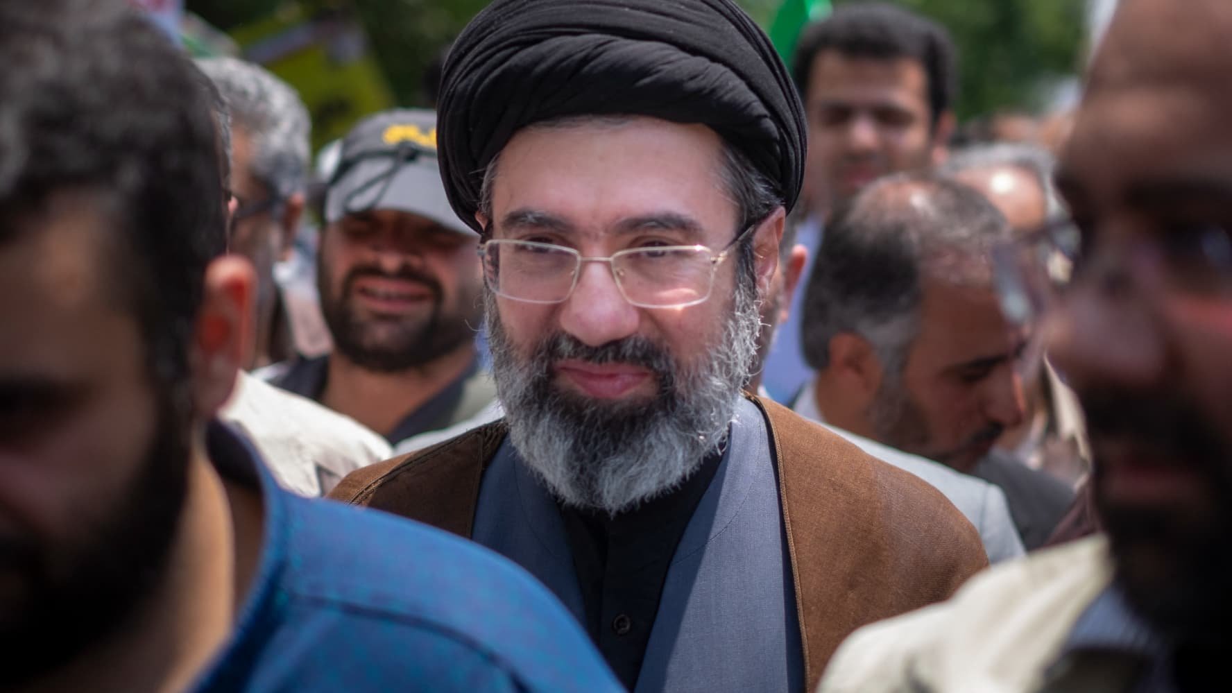 Mojtaba Khamenei : mystère et rumeurs autour de sa santé inquiètent l’Iran