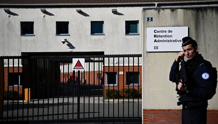 Pourquoi une influenceuse marocaine va en prison en Algérie