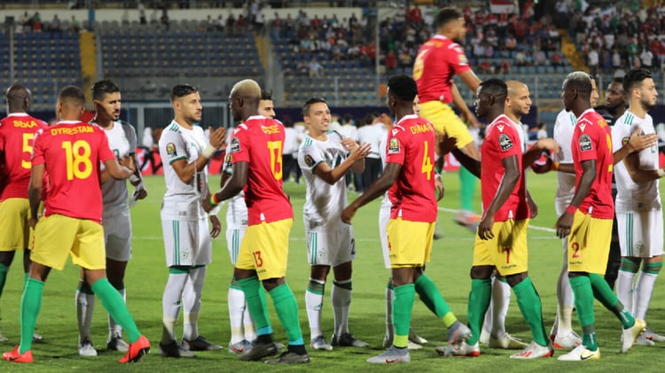 Guinée–Algérie délocalisé à Casablanca : choc sportif, tension diplomatique et ambiance CAN