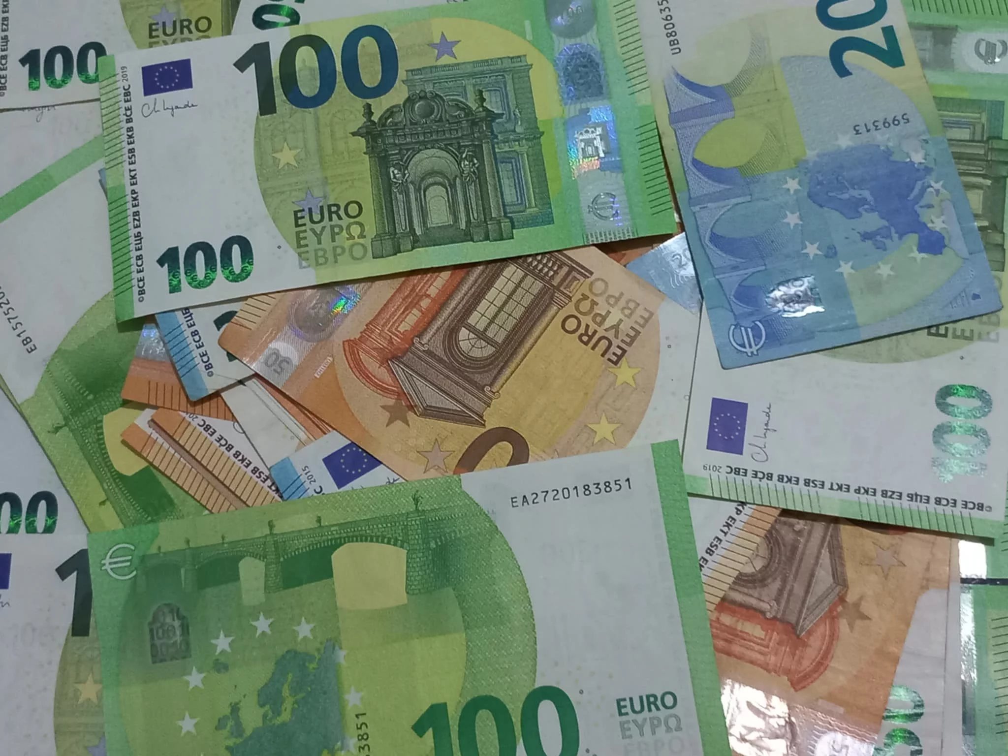 
L’euro flambe face au dinar sur le marché parallèle
