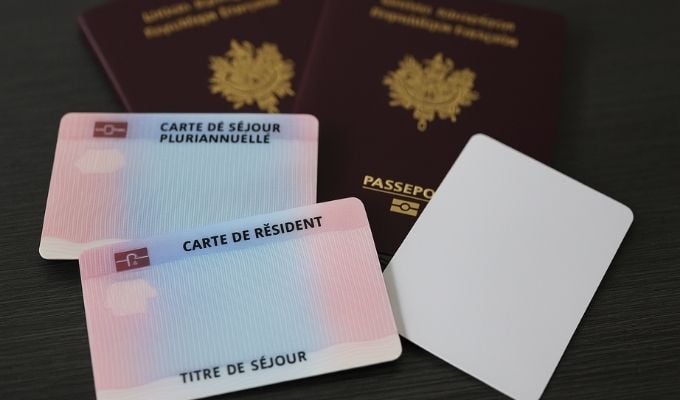 Pourquoi les titres de séjour freinent les entreprises françaises ?