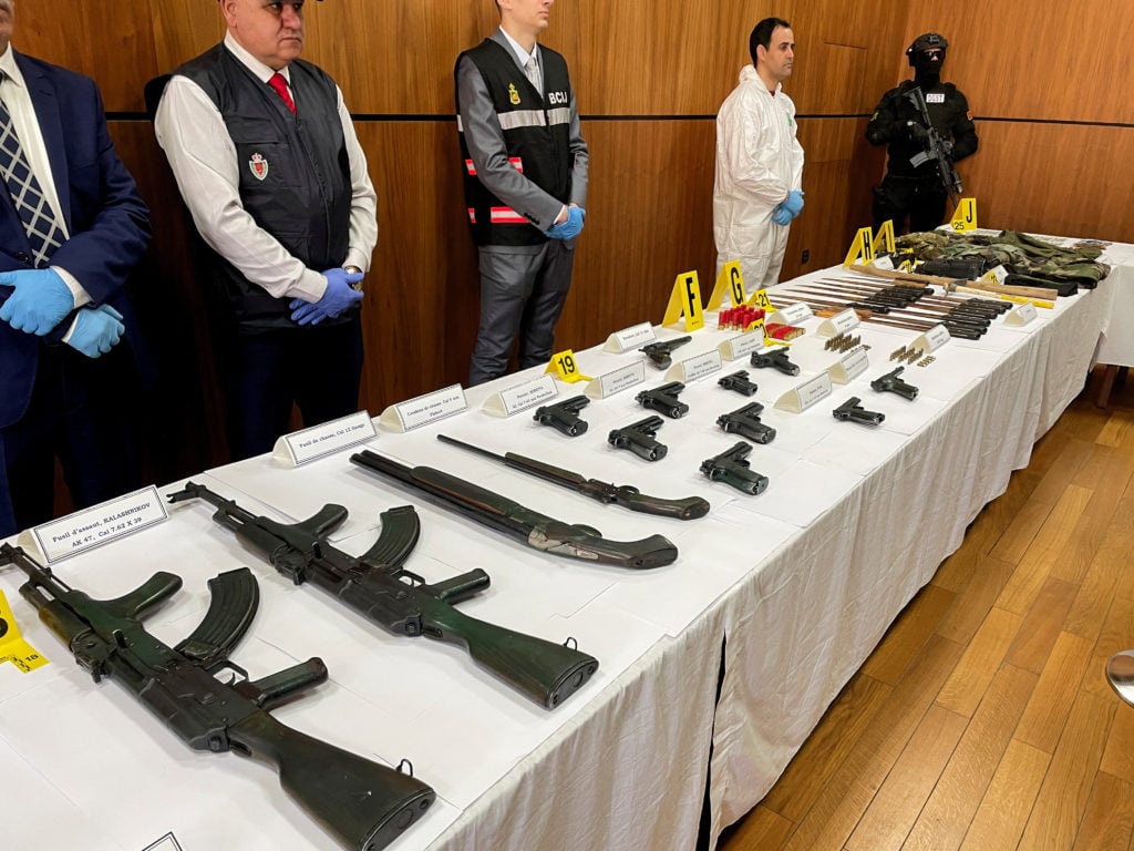 Tentative d'armes déjouée en Algérie : les images choc