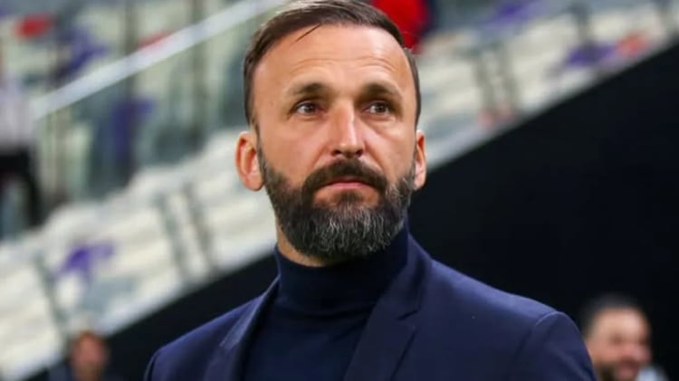Ramović choque en crachant vers les fans du CR Belouizdad
