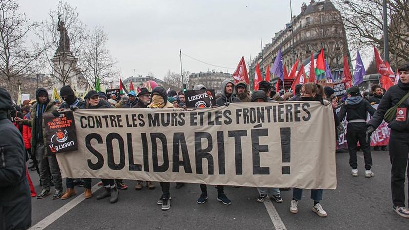 Travailleurs sans papiers : révélations choc sur la réforme qui va tout bouleverser en France !