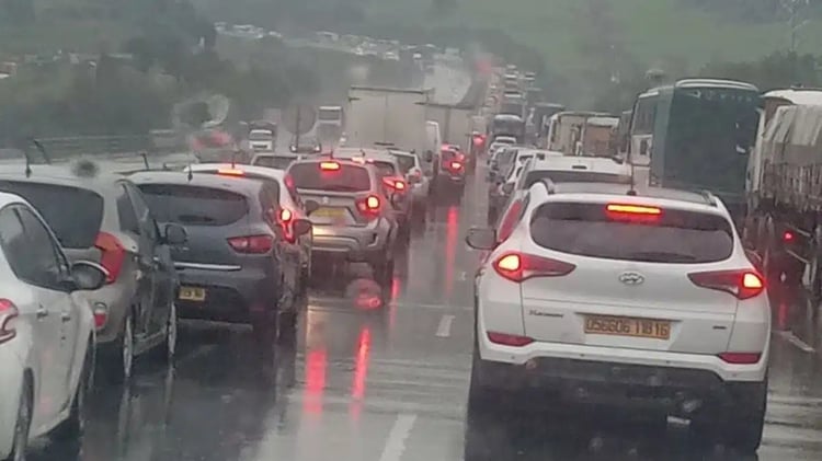 Embouteillages à Djebahia : la vérité sur l’Axe Est-Ouest