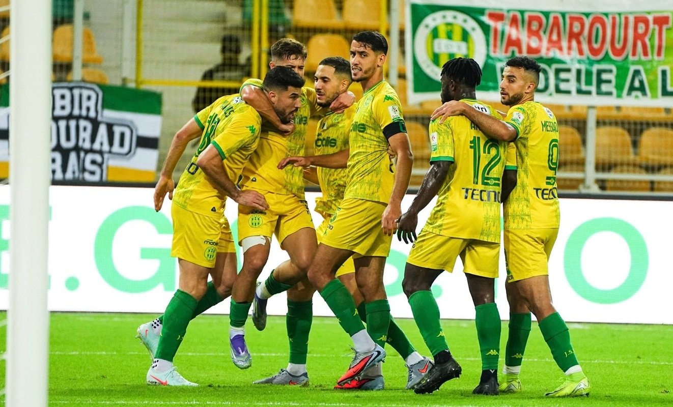 Mariage surprise en plein match de la JS Kabylie à Tizi-Ouzou