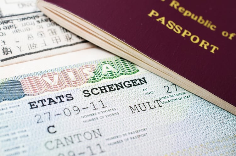 Visas Schengen : la France serre la vis pour l’Algérie