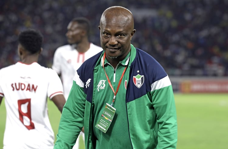 James Kwesi Appiah prépare un choc intense pour l’Algérie