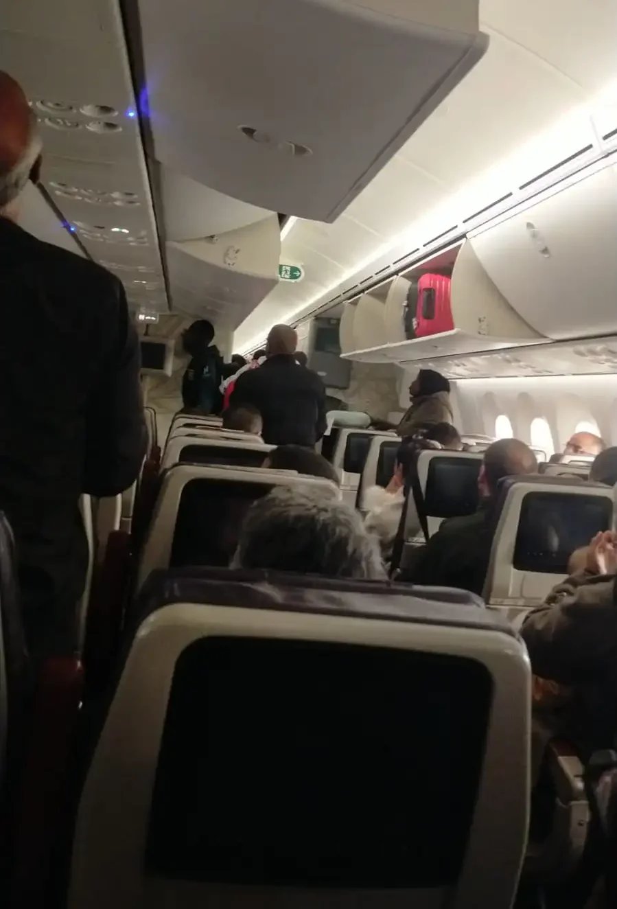 Vol annulé Royal Air Maroc : sit-in des passagers à bord