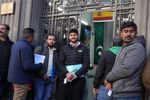 Régularisation des sans-papiers en Espagne : combien de temps faut-il attendre ?