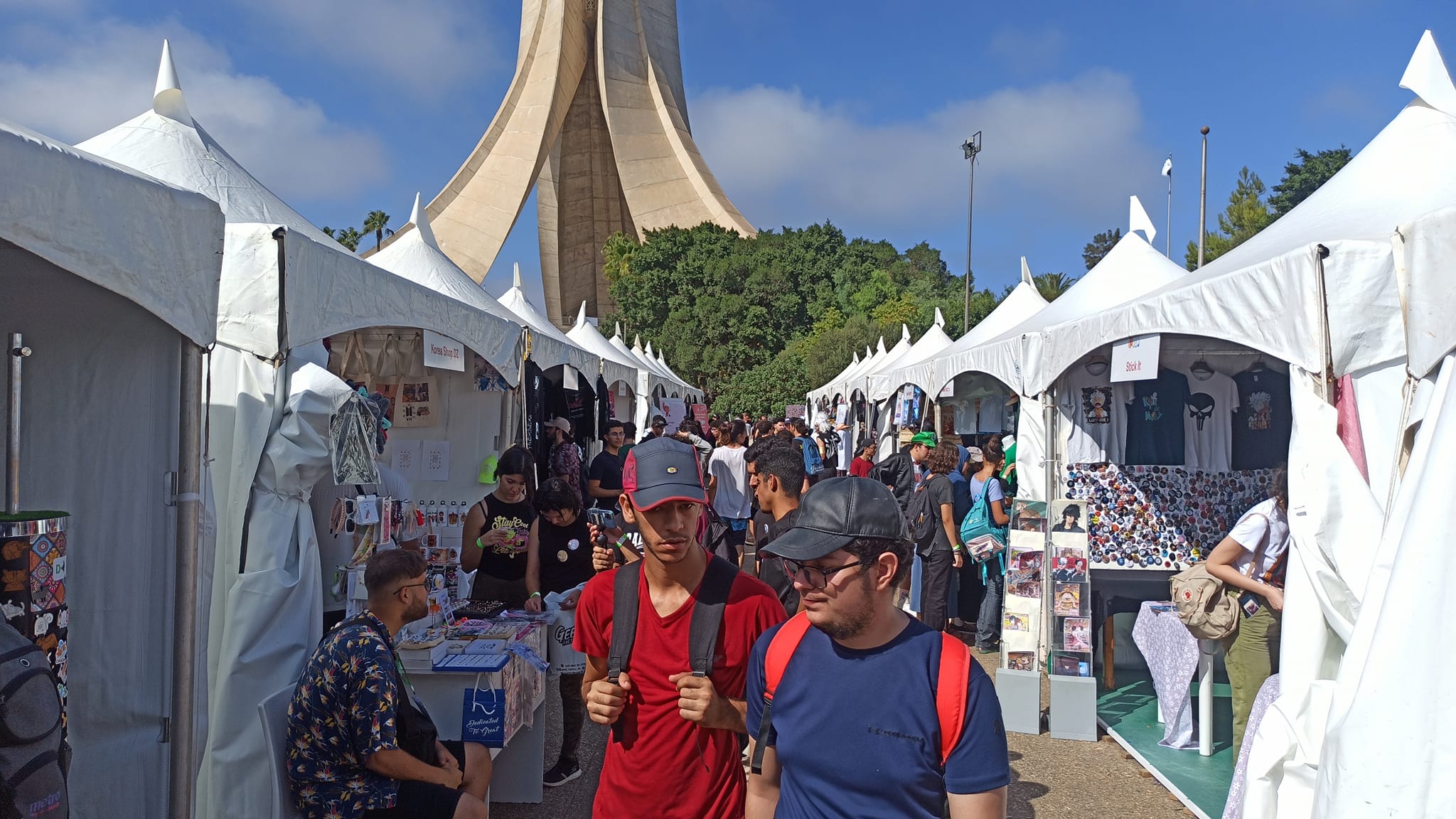 d'une célébration au Mémorial du Martyr, dans le cadre du Festival international de la bande dessinée d'Alger (FIBDA)