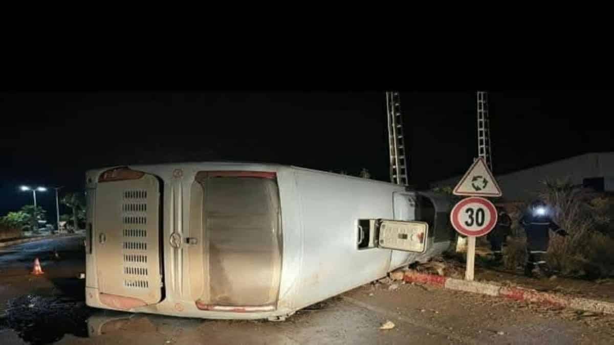 Drame nocturne : deux accidents de bus tragiques en Algérie