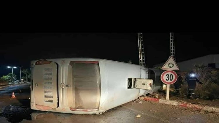 Drame nocturne : deux accidents de bus tragiques en Algérie