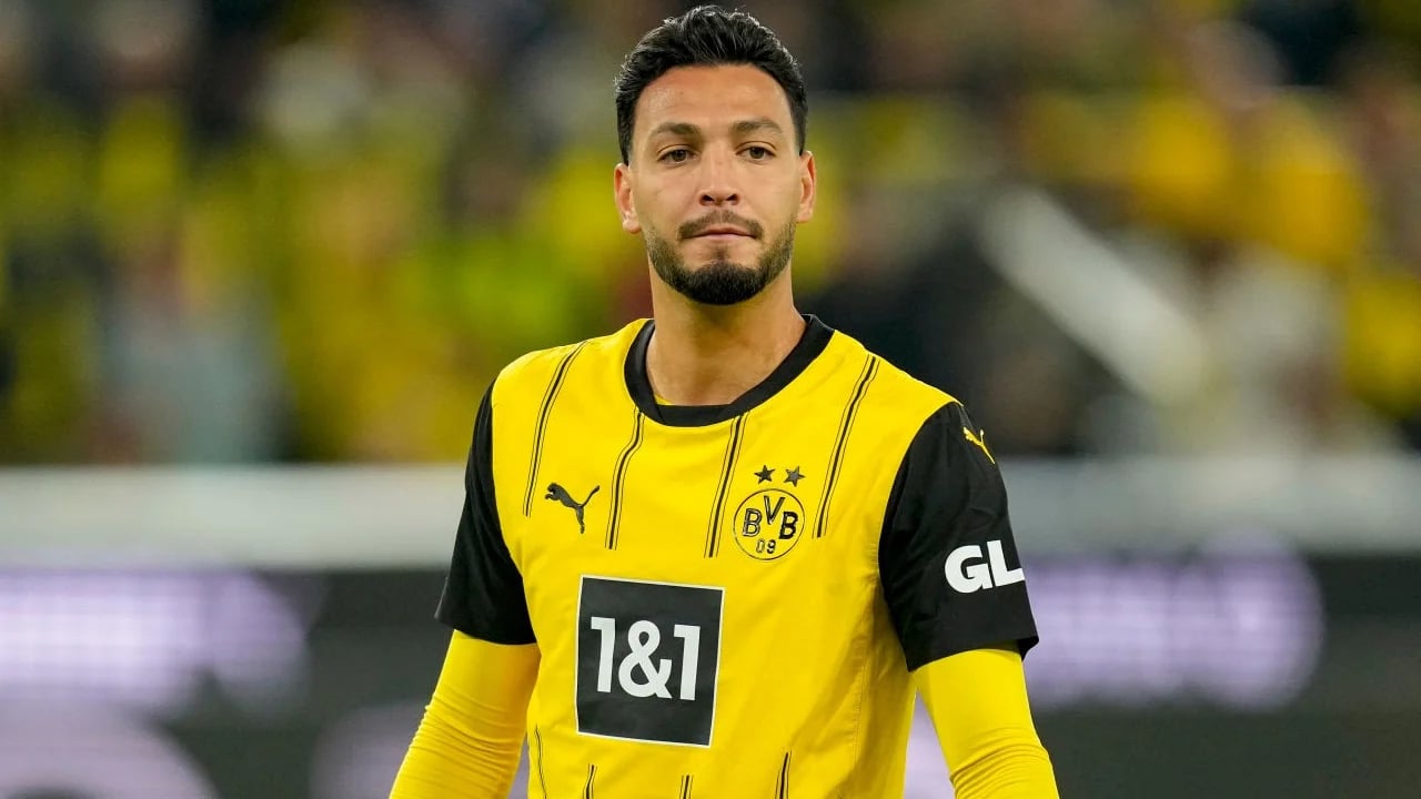 Bensebaini en difficulté au BVB : inquiétudes en Algérie