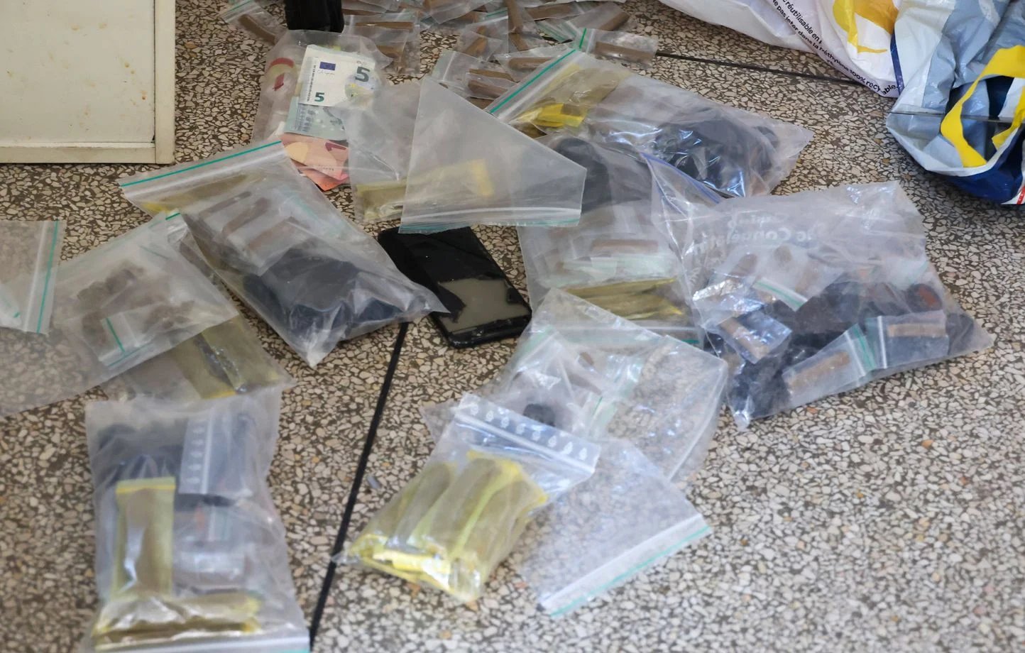 Insolite en Algérie : destruction massive de drogues illicites