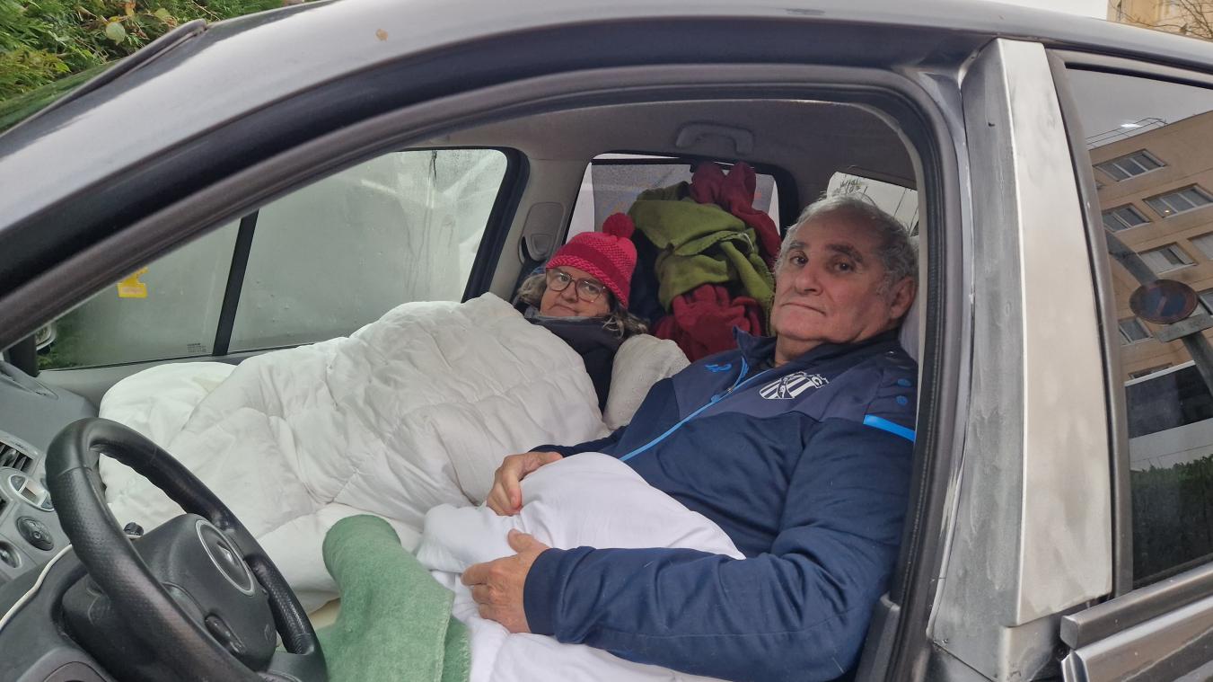 À 67 ans, Nacera vit dans sa voiture après une expulsion