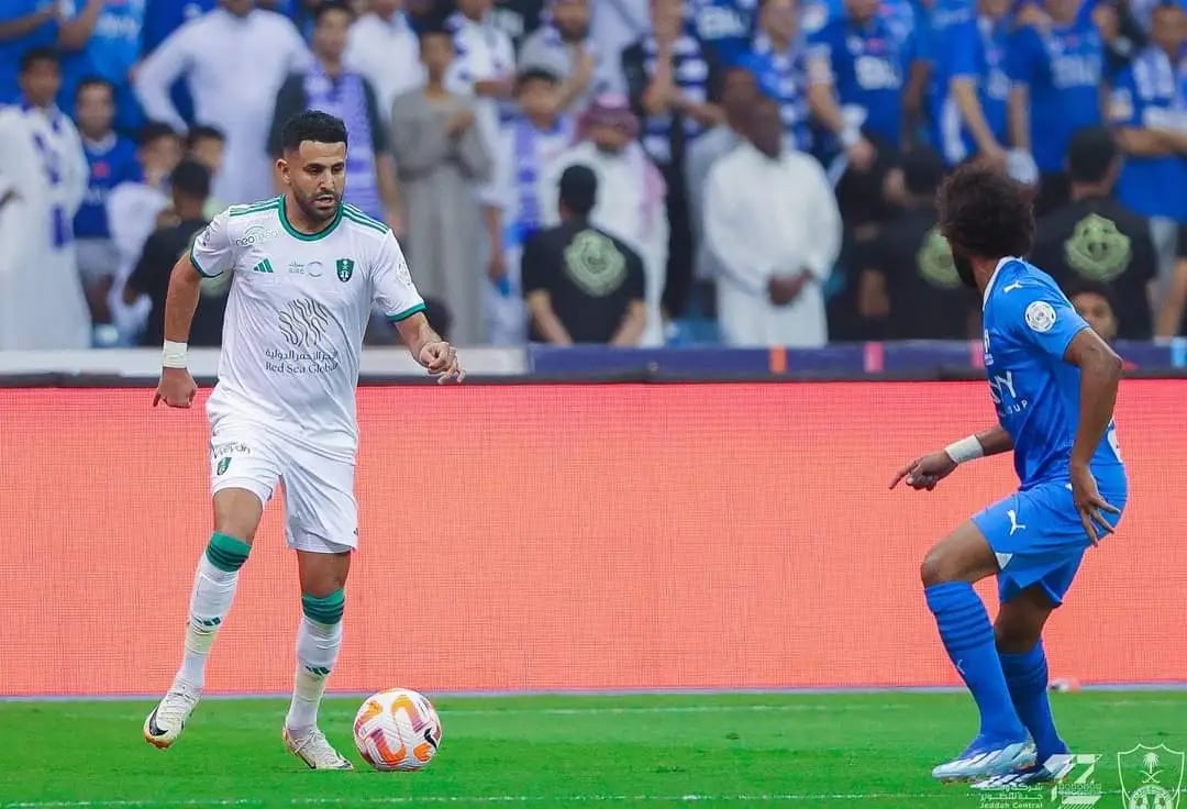 Al Ahli, Riyad Mahrez continue de démontrer son excellence. Lors d'un affrontement mémorable de la Saudi Pro League contre Al Hilal
