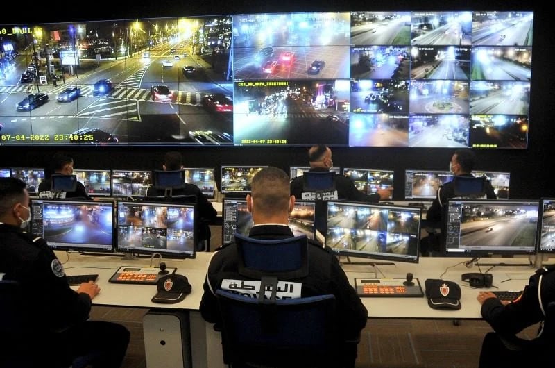 La France durcit le ton sur les titres de séjour algériens