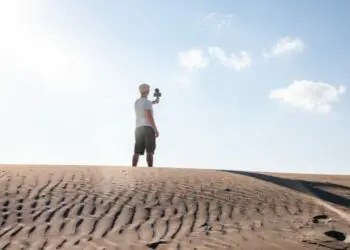 Christopher Nolan choque au Sahara occidental : son nouveau tournage crée la polémique