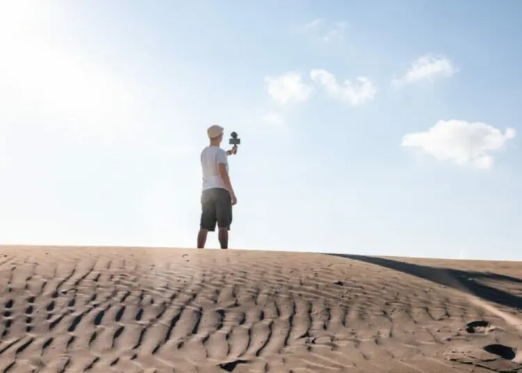 Christopher Nolan choque au Sahara occidental : son nouveau tournage crée la polémique