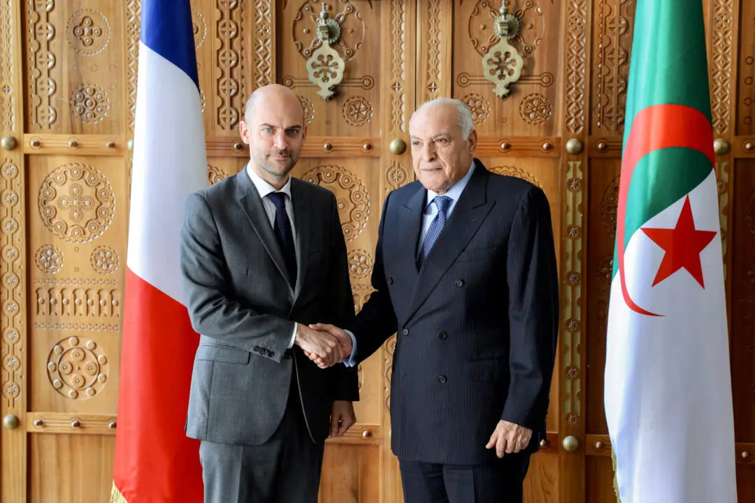 France-Algérie : Macron relance un accord historique, Retailleau pousse pour des mesures plus fortes