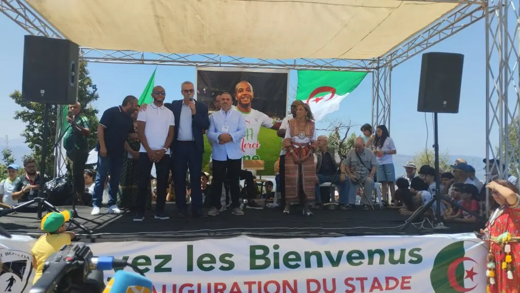 Yacine Brahimi choque l’Algérie : il offre un stade à un petit village de Kabylie !