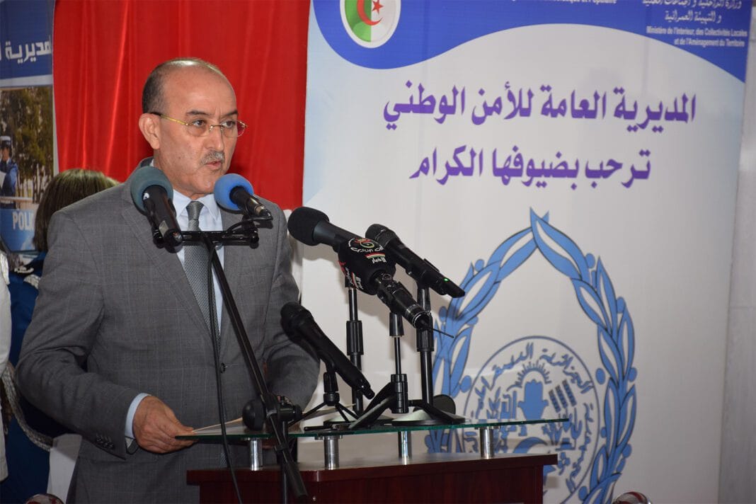 Beljoud renouvelle l’engagement des pouvoirs publics à poursuivre les efforts pour préserver les acquis de la police algérienne Homme politique lors d'une conférence sur la sécurité nationale en Algérie.