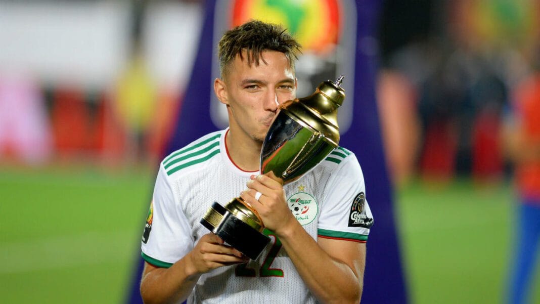 Algérie : Bennacer veut revenir avant la CAN 2023 Karim Benzema tenant la coupe de la Ligue des champions.