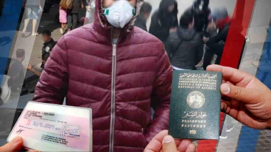 France : une député soulève le calvaire administratif des sans-papiers algériens Personne avec un masque tenant un passeport et un document officiel.