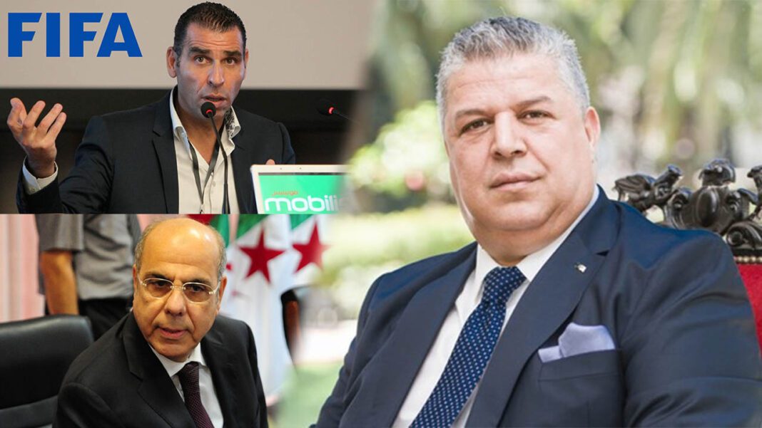 Dirigeants du football et FIFA Hommes d'affaires et dirigeants du football en réunion.