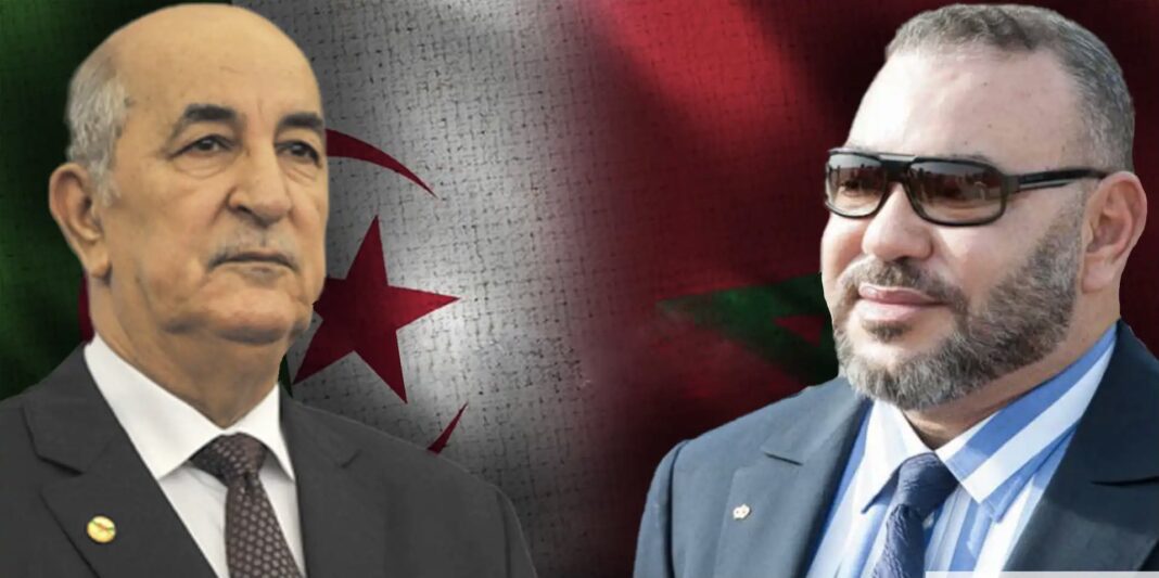 ? Mohammed VI derrière le ciblage de l’Algérie dans le scandale Pégase Mohammed VI et un officiel algérien en discussion avec drapeau en arrière-plan.