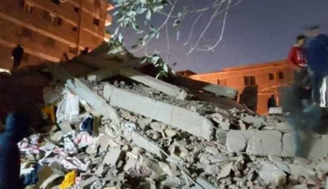 Egypte..Morts et blessés, dont des enfants dans l’effondrement d’un immeuble Effondrement d'un immeuble en Égypte avec des victimes et des secours.