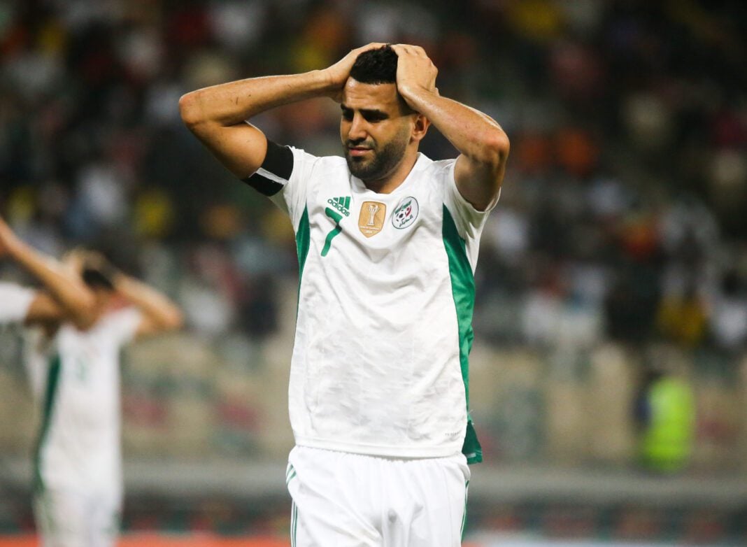 Classement FIFA août 2022: L’équipe d’Algérie occupe désormais, la… Footballeur algérien avec expression de surprise ou de déception.