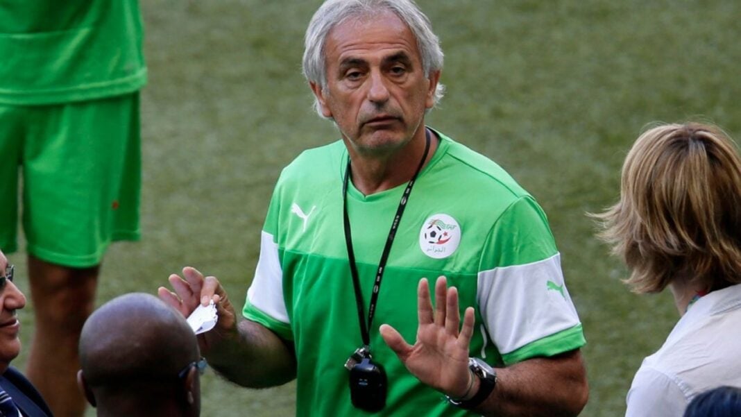 Maroc Halilhodzic : Une équipe africaine peut gagner la Coupe du monde Entraîneur de football donnant des instructions à l'équipe.