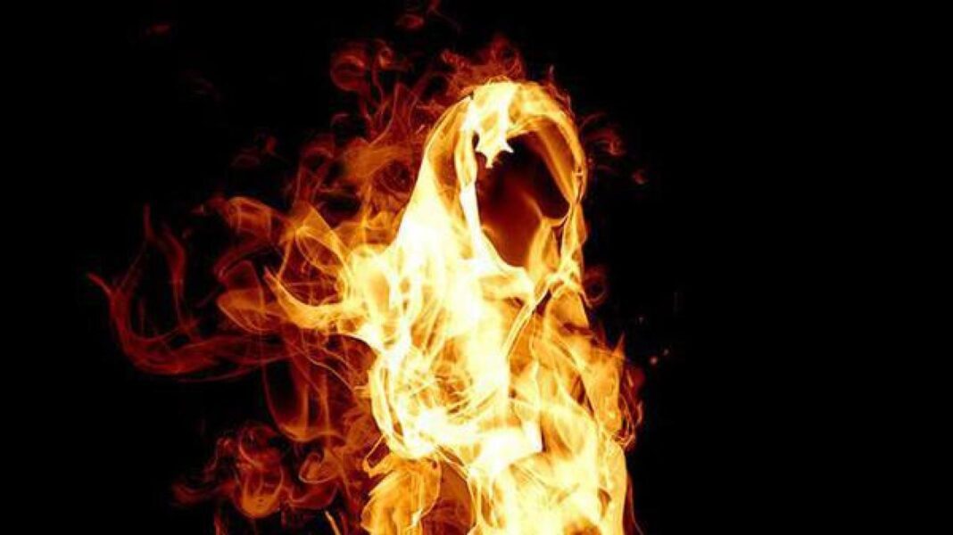 La vérité sur la vidéo qui circule d’une enseignante qui s’est brûlée à cause du voile Image de flammes et de brûlure, illustrant un incident grave.