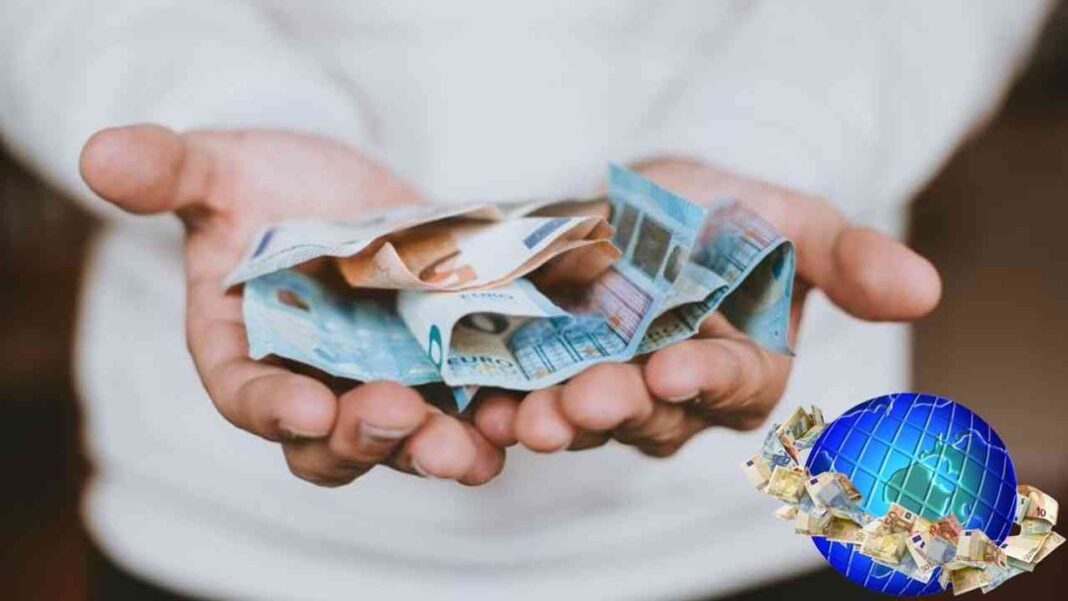 Le porte monnaie des algériens souffre Main tenant des billets de banque en euros, concept financier et économique.