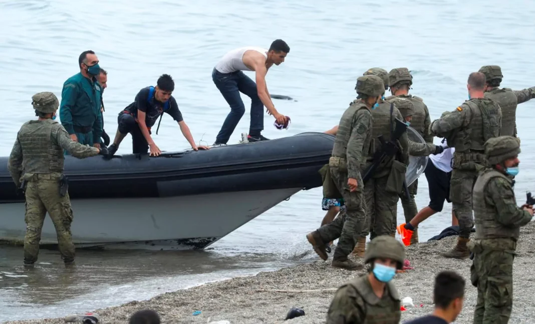 L’Espagne accélère le retour des migrants Marocains Militaires et civils en opération de sauvetage en mer au Maghreb.